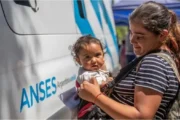 Asignación por nacimiento y adopción de ANSES: quiénes pueden cobrarla. Imagen destacada sobre asignación por nacimiento y adopción. publicada en DF Urgente