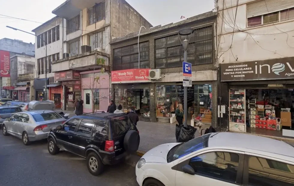 Condenan a 18 años a cuatro hombres por secuestrar y abusar de una joven en Once. Fotografía editorial relacionada con Condenan años cuatro hombres secuestrar. publicada en DF Urge