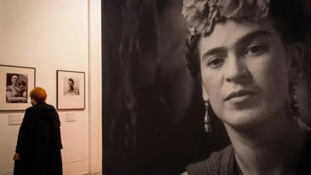 México frena la salida definitiva de una obra de Frida Kahlo y la Corte revisará su. Fotografía editorial relacionada con exportación obra Frida Kahlo. publicada en DF Urgente