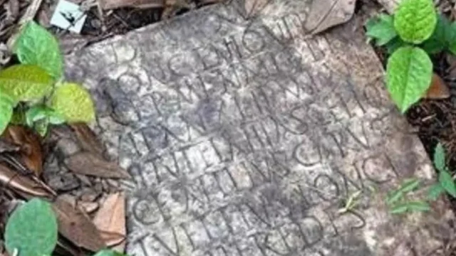 Italia recupera una lápida romana perdida durante la Segunda Guerra Mundial. Imagen destacada sobre lápida romana perdida. publicada en DF Urgente