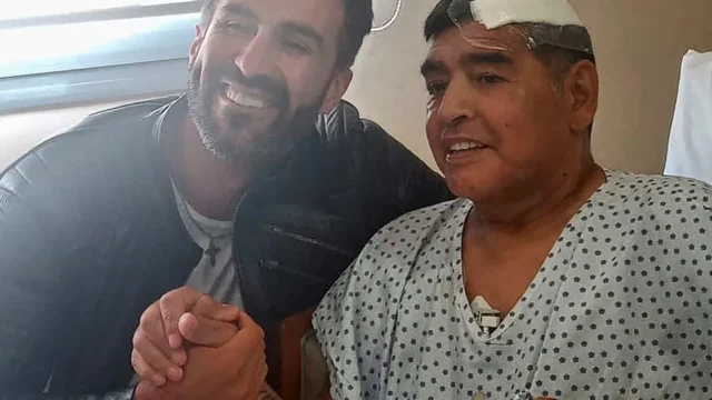 Caso Maradona: testigos sostuvieron que necesitaba internación psiquiátrica. Fotografía editorial relacionada con internación psiquiátrica de Maradona. publicada en DF Urgente