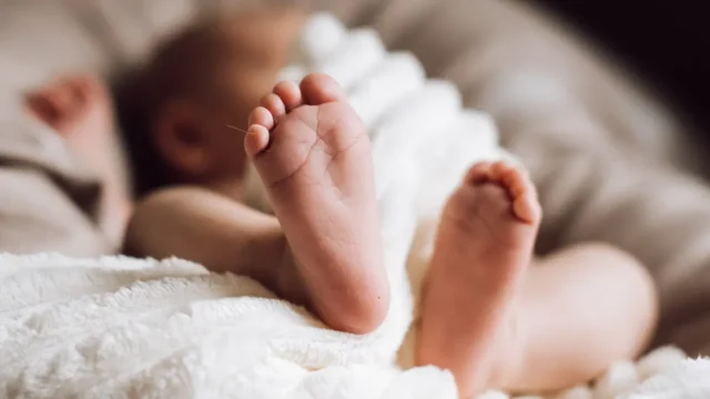 Intercambio de bebés: Córdoba indemnizará a tres mujeres por daño moral. Imagen destacada sobre intercambio de bebés. publicada en DF Urgente