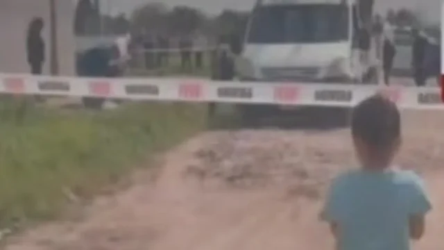 Investigación en Merlo: una autopsia definirá la situación legal por el bebé hallado. Fotografía editorial relacionada con bebé hallado enterrado. publicada en DF Urgente