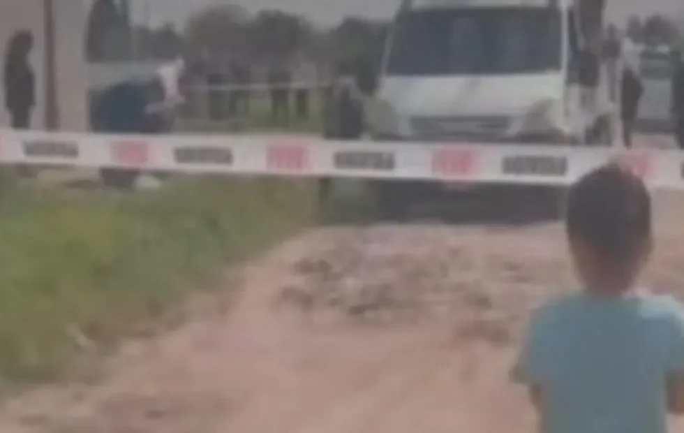 Investigación en Merlo: una autopsia definirá la situación legal por el bebé hallado. Fotografía editorial relacionada con bebé hallado enterrado. publicada en DF Urgente