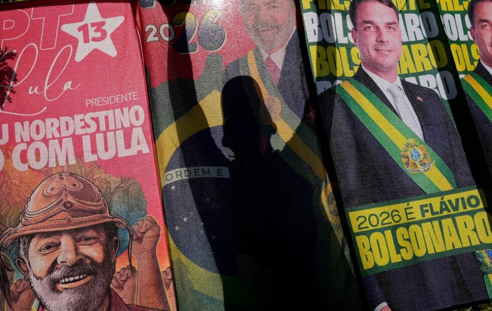 Brasil: encuestas favorecen a Flávio Bolsonaro y la inflación supera la meta. Fotografía editorial relacionada con encuestas balotaje Brasil. publicada en DF Urgente