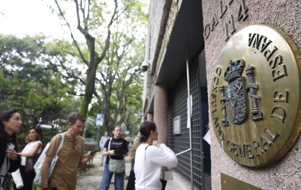 Españoles por la ley de nietos podrán alegar contra la suspensión del voto. Fotografía editorial relacionada con suspensión del voto ley de nietos. publicada en DF Urgente
