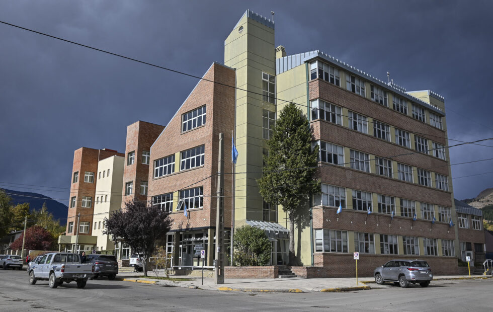 Esquel: confirman $32 millones por despido discriminatorio. Fotografía editorial relacionada con despido discriminatorio en Esquel. publicada en DF Urgente