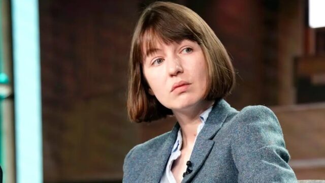 Sally Rooney: denuncian en Reino Unido el retiro de sus libros. Fotografía editorial relacionada con retiro de libros de Sally Rooney. publicada en DF Urgente